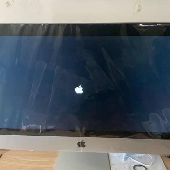 Mac computer 100% working fully functional. Still have the box in came in